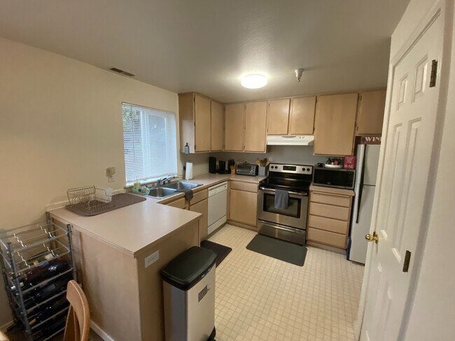 Kitchen - 3621 1st Ave NW