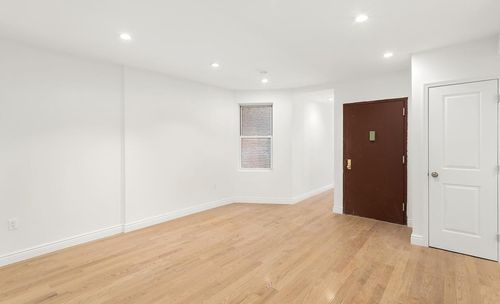Building Photo - 292 Bleecker St