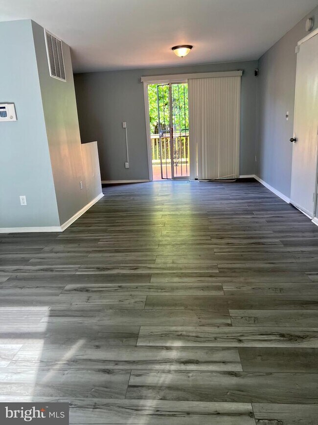 Building Photo - 7711 Pacer Ct