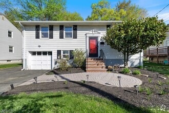 Building Photo - 22 Beachwood Rd