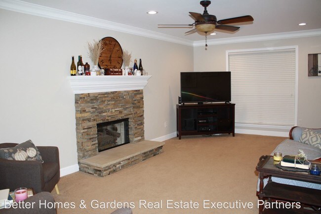 Building Photo - 3 br, 2.5 bath House - 3939 Carson Cutoff