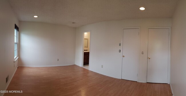 Building Photo - 320 Tulip Ln