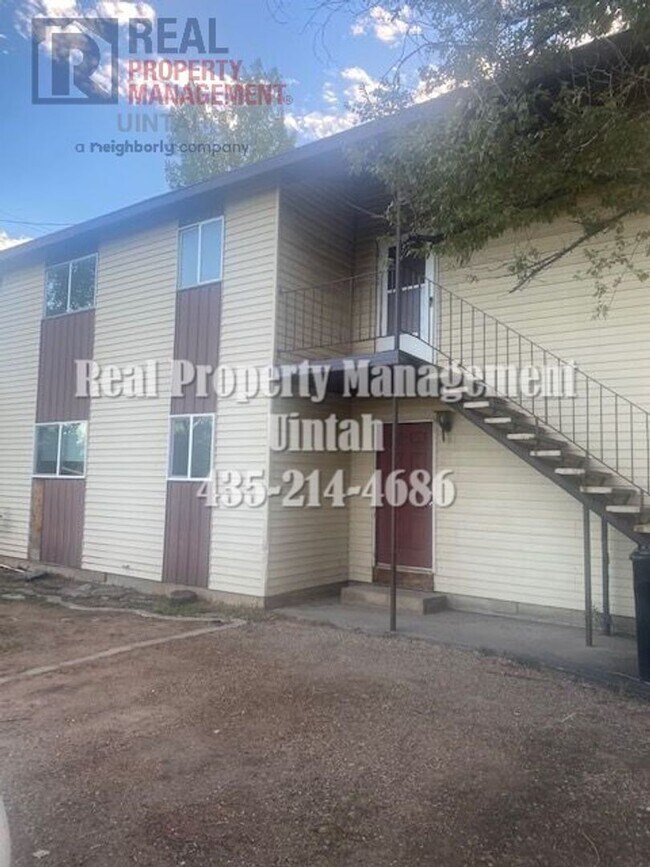 Building Photo - Cute 1-to-2-bedroom apartment.  MOVE IN SP...