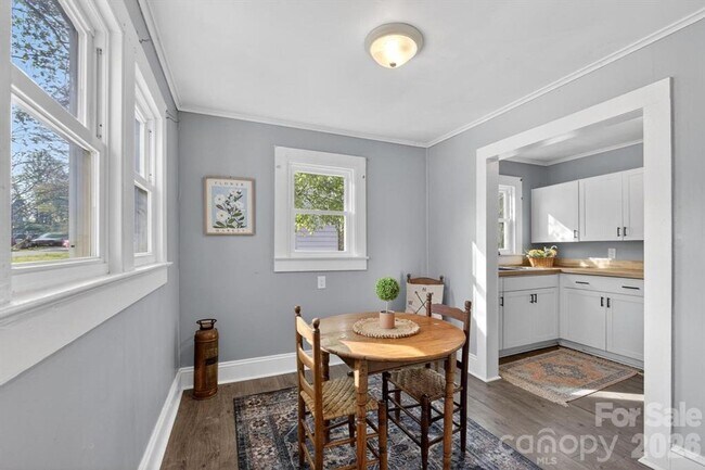 Foto del edificio - Charming 3 bedroom 1 bathroom house near downtown Lenoir!