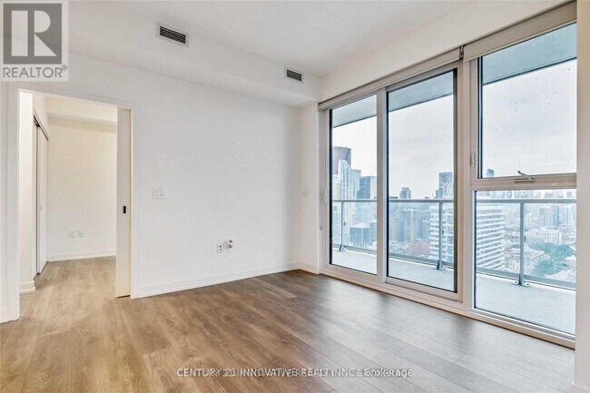 Photo du bâtiment - 15 Lower Jarvis St