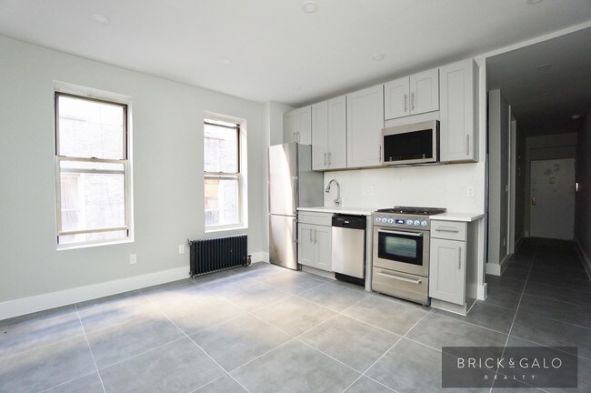 Building Photo - 3155 Broadway