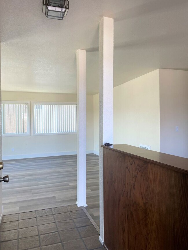 Building Photo - Open and Spacious 2 Bedroom, 1 Bathroom Apartment in San Pedro