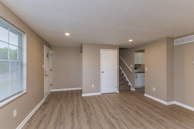 Building Photo - 1885 Lincrest Dr