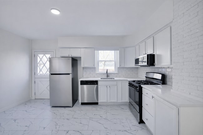 Building Photo - 512 Brown St