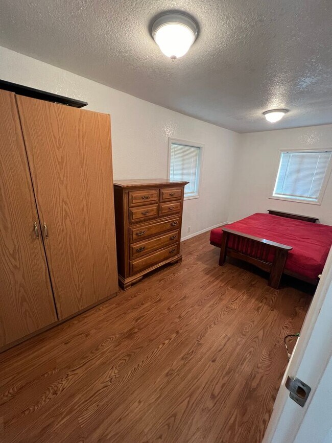 Foto del edificio - Cute 1 bedroom, 1 bath on a corner lot & c...