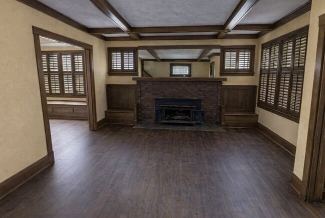 Foto del edificio - 331 Logan Ave