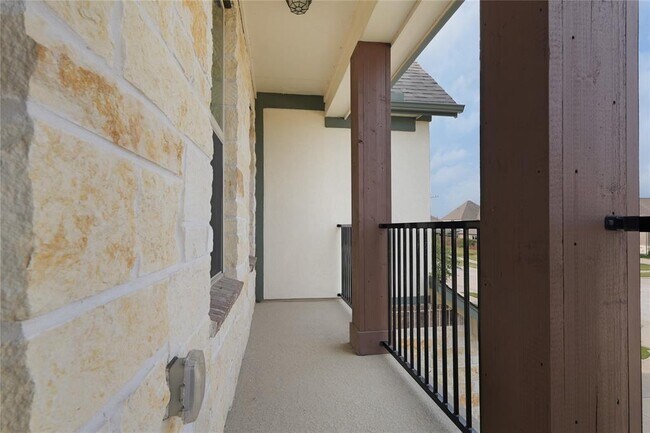 Building Photo - 6026 Lake Bridge Ln