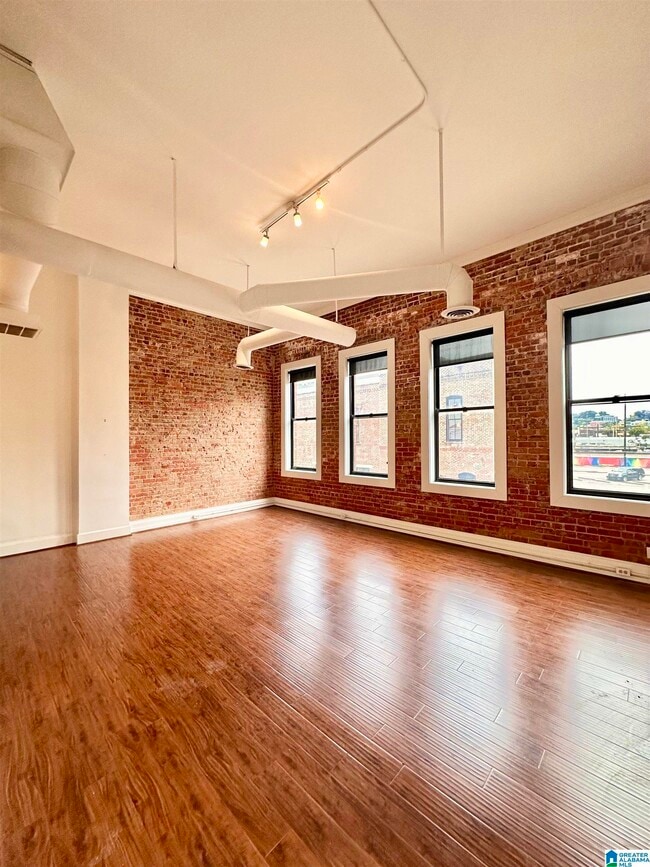 Building Photo - 2112 Morris Ave