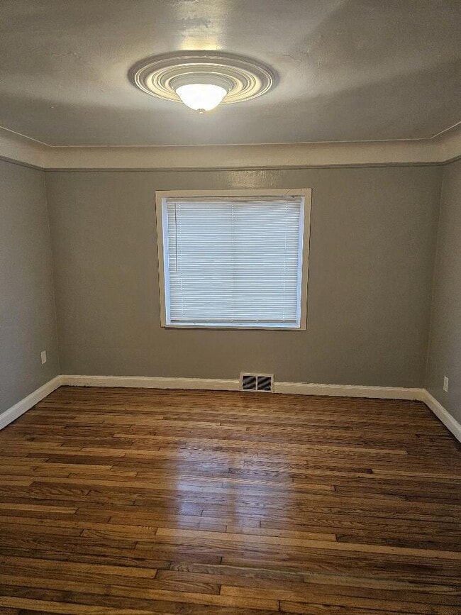 Foto del edificio - 9717 Balfour Rd