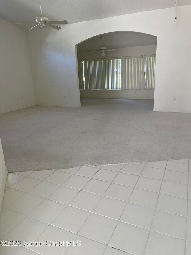 Foto del edificio - 729 Kenwood Cir