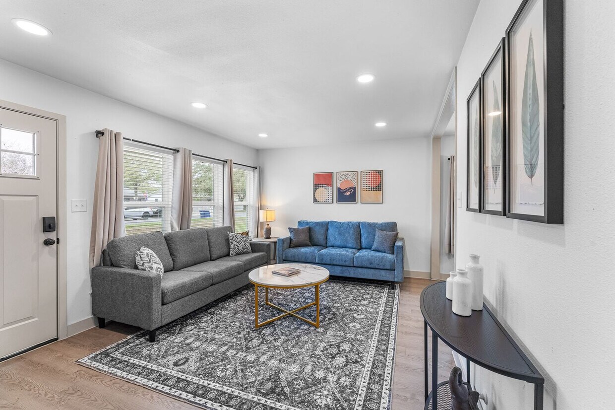 Foto principal - 4222 Sherwood Dr
