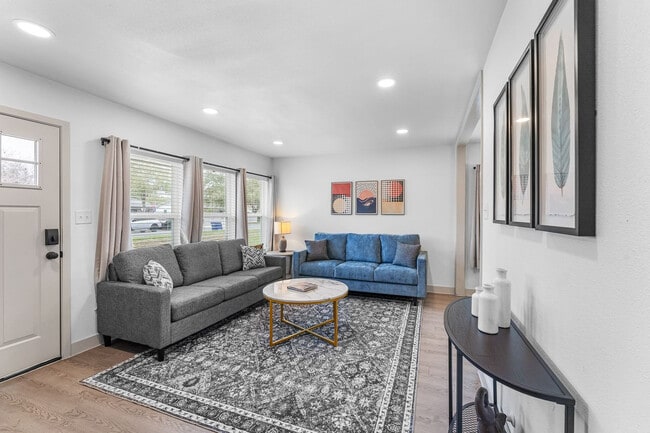 Building Photo - 4222 Sherwood Dr