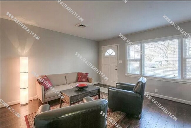 Foto del edificio - Beautiful Roeland Park Ranch-Available NOW!!