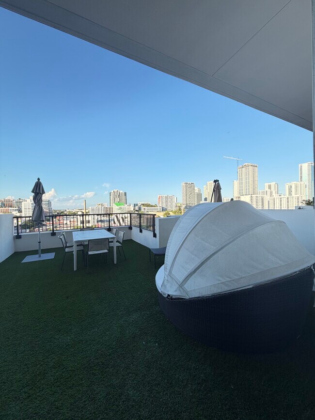 Foto del edificio - 170 NE 23rd St