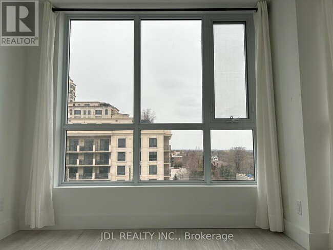 Photo du bâtiment - 6-626 Greenbriar Rd