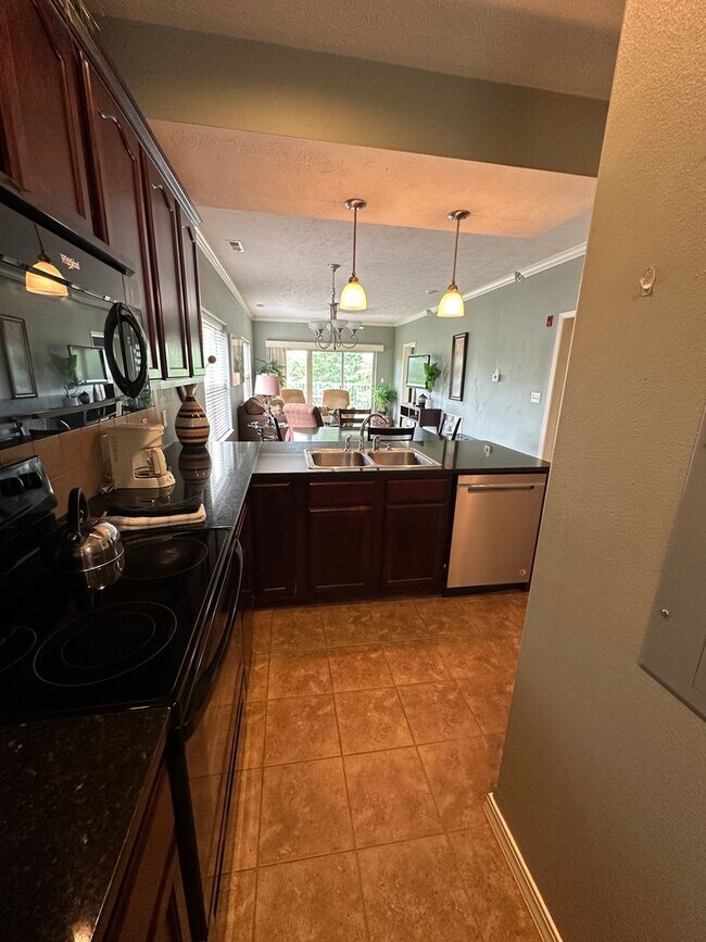 Foto del edificio - Furnished 2 Bedroom 2 Bath Executive Apart...
