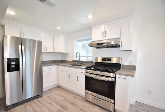 Foto del edificio - 187 Camelia Dr