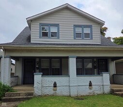 Building Photo - 1339 W Lee St