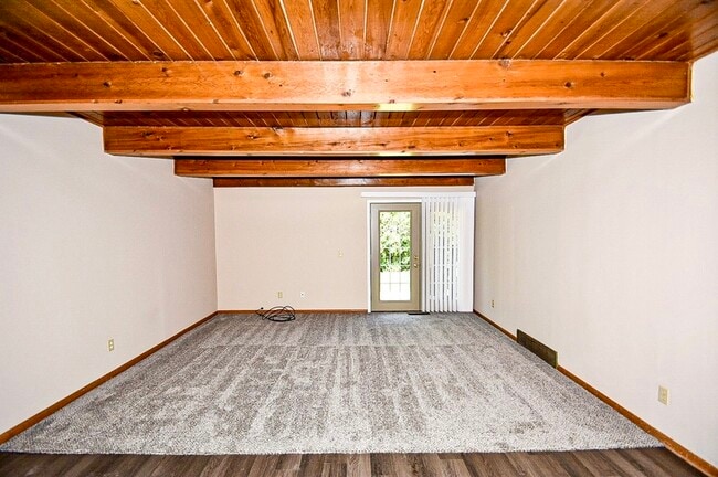 Building Photo - 6115 Island Dr NW