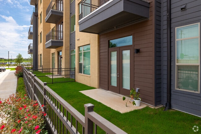 Private Yards - The Nelson