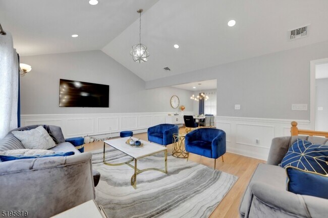 Foto del edificio - 141 Meriline Ave