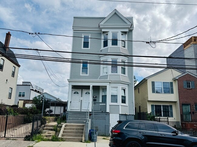 Building Photo - 724 S 18th St