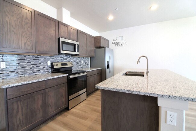 Foto del edificio - 3 Bedroom, 2.5 Bath Townhome in Central Kennewick