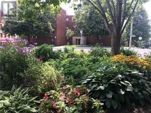 Photo du bâtiment - 1711 Kingston Rd