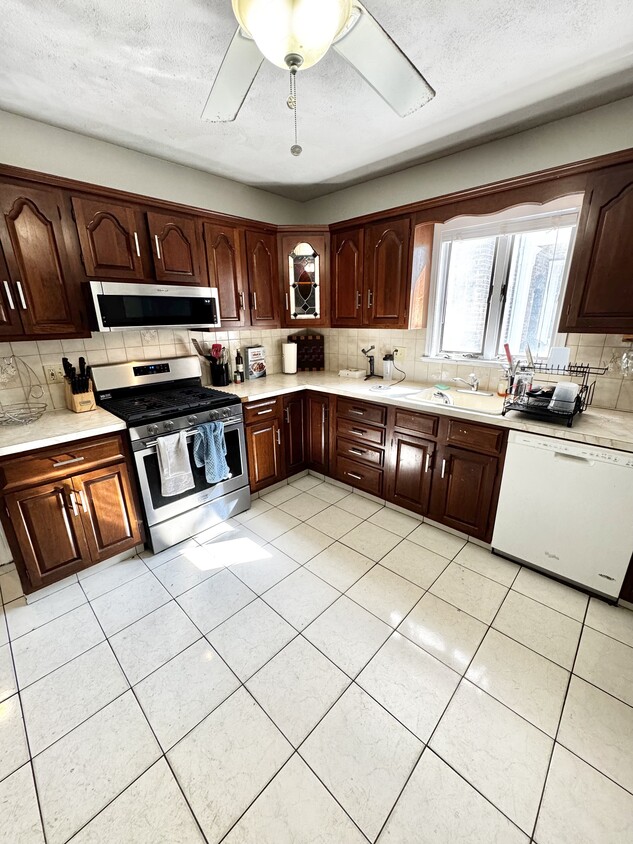 Kitchen 1 - 12 Litchfield St