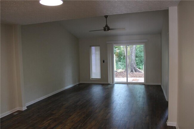 Foto del edificio - 211 Goshen Ln