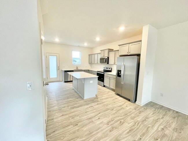 Building Photo - Charming townhome community! 3br 2.5ba  Jake Alexander Area Near I-85