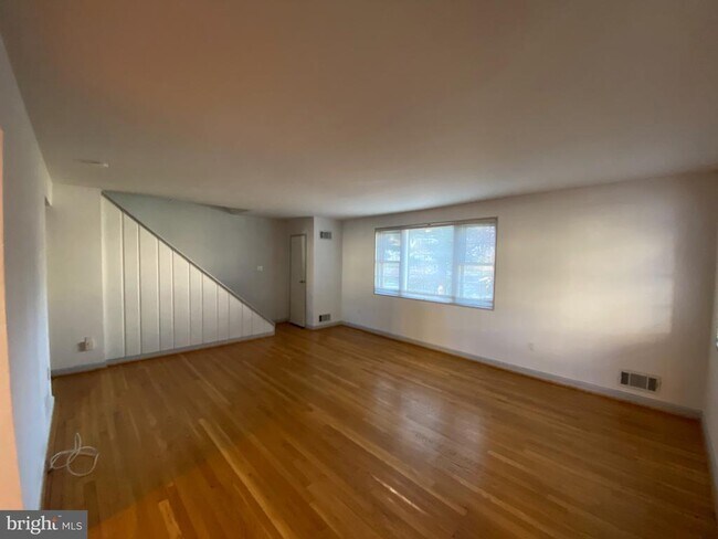 Building Photo - 5325 Pooks Hill Rd