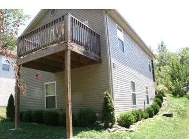 Foto del edificio - Very Nice 3 Bedroom Basement Home with spa...
