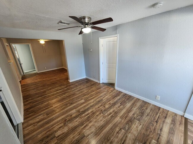 Building Photo - Welcome to Clearwater!!!!