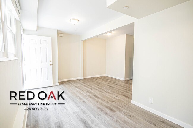 Building Photo - Lovely Spacious One Bedroom With Stainless...
