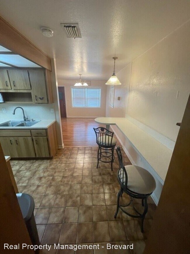 Building Photo - 4 br, 2 bath House - 304 Crown Blvd