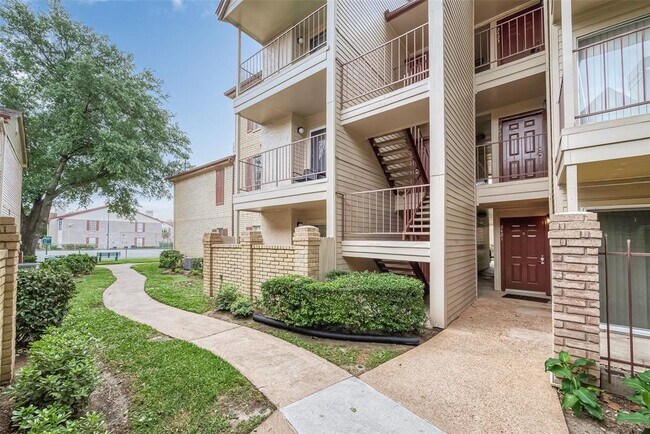 Building Photo - 2120 El Paseo St