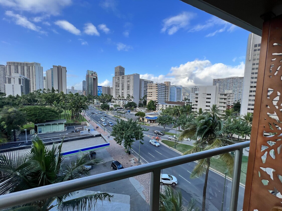 Primary Photo - 2045 Kalakaua Ave