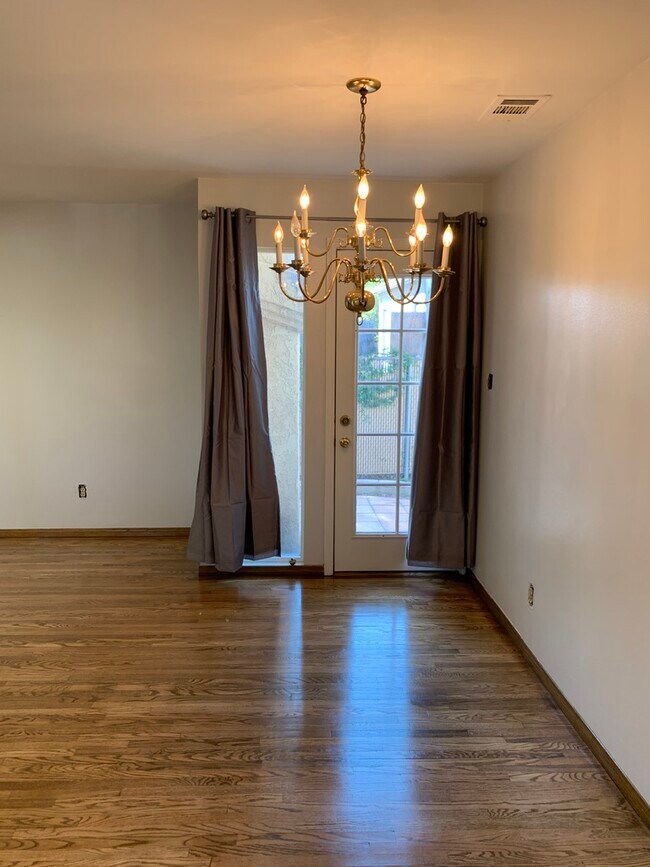 Foto del edificio - 2711 S Palm Grove Ave