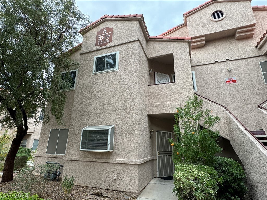 Primary Photo - 5225 W Reno Ave
