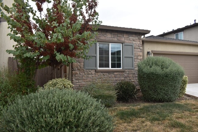 Building Photo - 662 Pegasus Dr