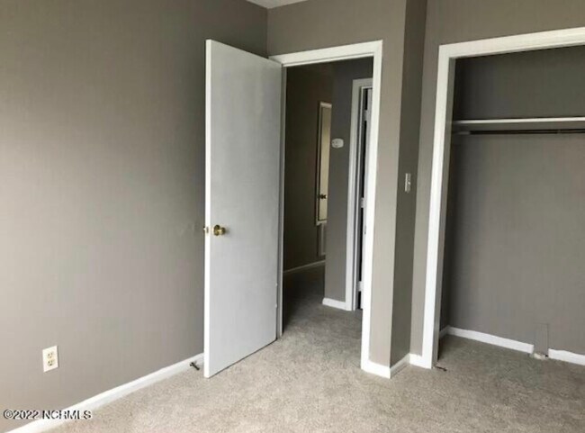Foto del edificio - 3704 Nealshire Dr NW