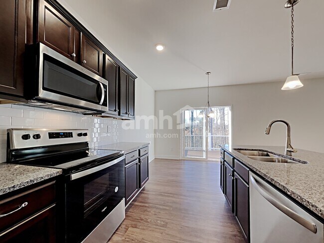 Foto del edificio - 5255 Valley Dr