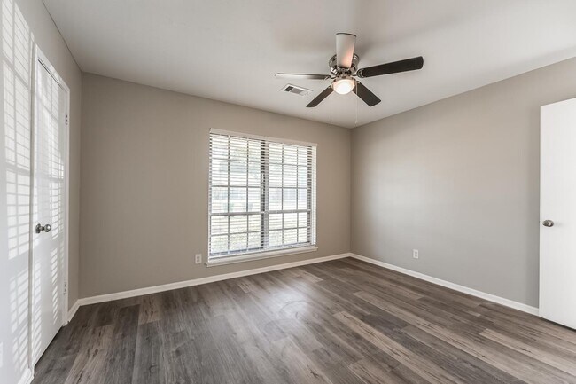 Foto del edificio - 7015 Pine Vista Ln