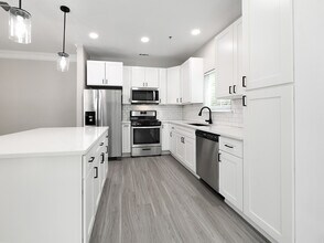 Building Photo - Legacy Ballantyne Apartments